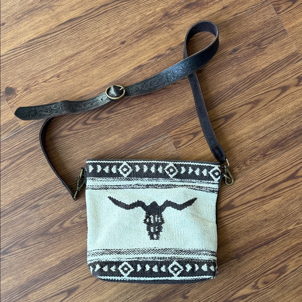 Idyllwind Crossbody Bag with Leather Strap - Brown & Cream